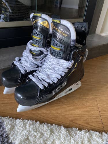 Senior Bauer Regular Width  Size 9 Supreme 2S Pro Hockey Skates