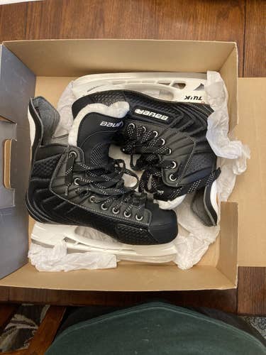 Senior Bauer Regular Width Size 7.5 Flexlite 4.0 Hockey Skates
