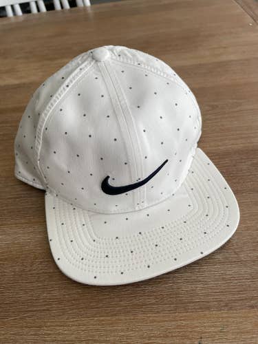 Nike Aerobill Pro Dot Dri-Fit Golf Hat White/Navy