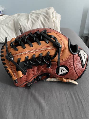 Used Akadema Left Hand Throw Gator Series Baseball Glove