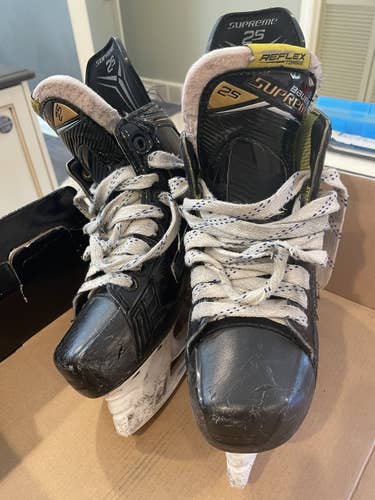 Junior Bauer Supreme 2S Regular Width Size 3 Hockey Skates