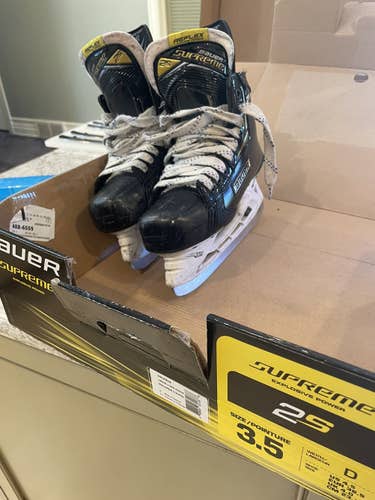 Bauer Supreme 2S Hockey Skates size 3.5