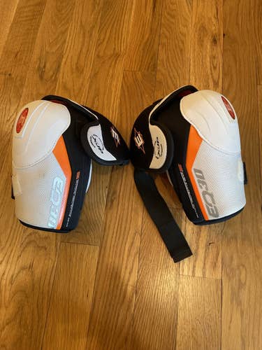 Used Medium Easton  EQ20 Elbow Pads