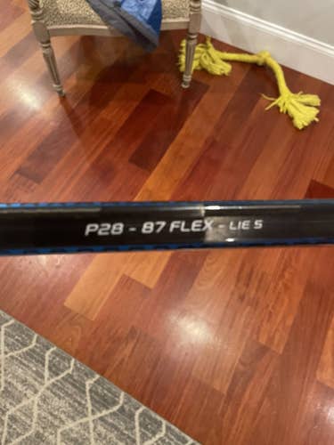 Senior Right Handed Toe Pattern Nexus Geo Hockey Stick