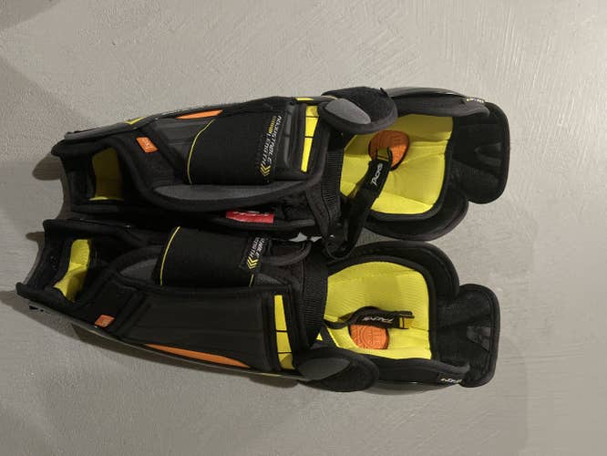 Senior CCM Tacks 9080 Shin Pads