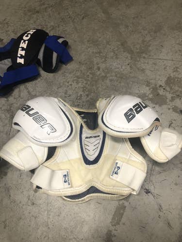 Junior Small Bauer Nexus 4000 Shoulder Pads