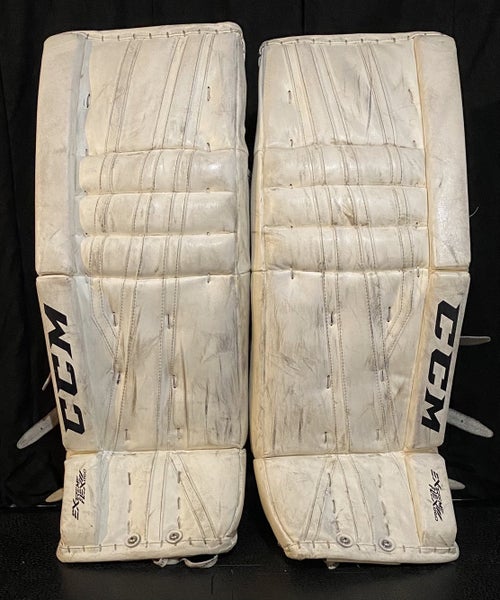 White Senior 31" CCM Extreme Flex 860 Goalie Leg Pads