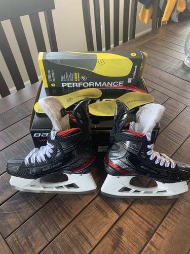 Junior Used Bauer Vapor 2X Hockey Skates Regular Width Size 1.5