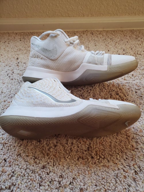 White Used Kid's Size 5.5 (Women's 6.5) Nike Shoes