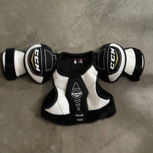 Junior Medium CCM Tacks 1052 Shoulder Pads