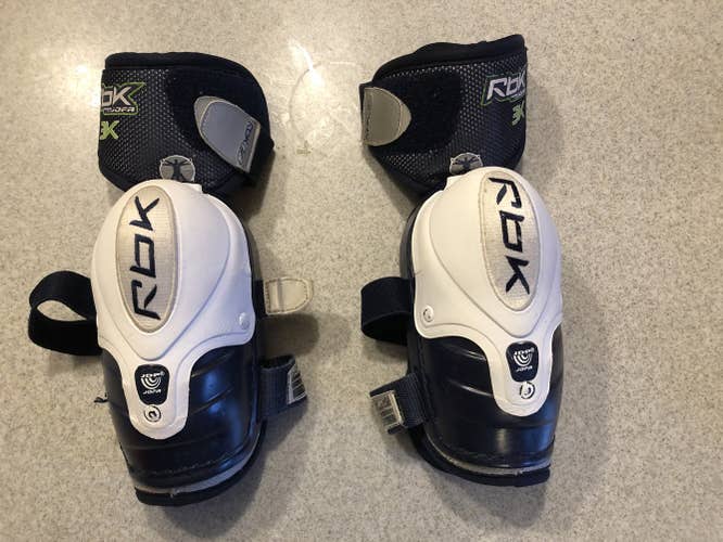 Youth  Reebok 3k  Elbow Pads SIZE 4
