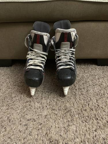 Senior Bauer Regular Width  Size 8.5 Vapor X60 Hockey Skates
