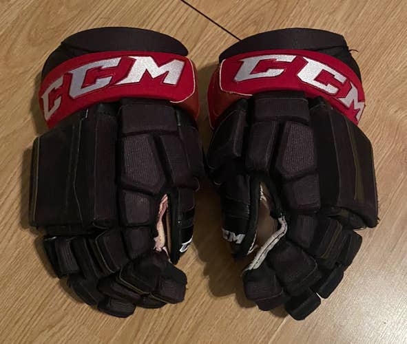 Pro stock 13” Arizona Coyotes ccm cl hockey gloves