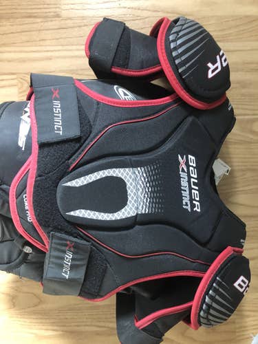 Bauer Vapor Instinct Shoulder Pads