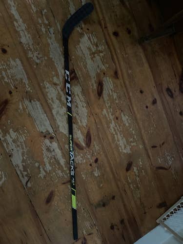 Senior Right Handed  Super Tacks AS3 Pro Hockey Stick