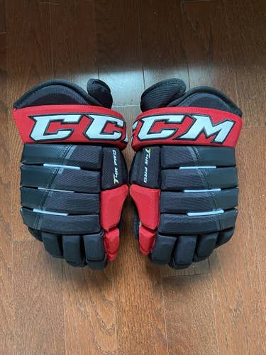 Black/Red Senior CCM 14"  Tacks 4 Roll Pro Gloves