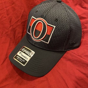 NHL Ottawa Senators Fanatics Authentic Pro Stretch Fit Hat Size Small-Medium * NEW NWT