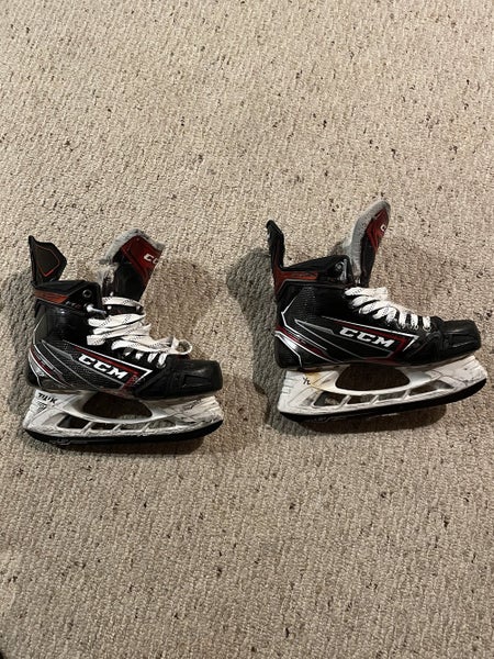 Senior CCM Regular Width Pro Stock Size 8.5 JetSpeed FT2 Hockey Skates