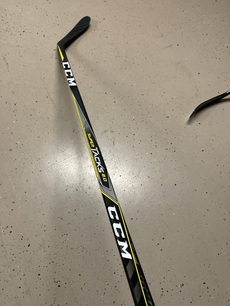 New Ccm super tacks 2.0 Rh p28 75 flex