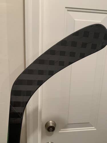 Senior Right Handed  Trigger 5 Hockey Stick