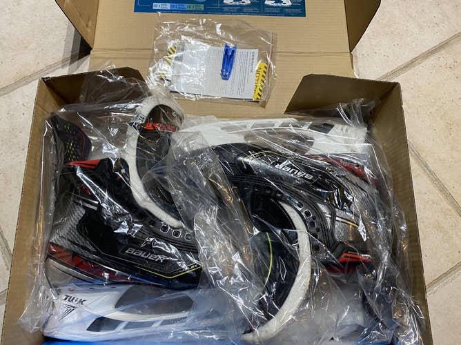 Senior Bauer Regular Width  Size 11 Vapor 2X Pro Hockey Skates