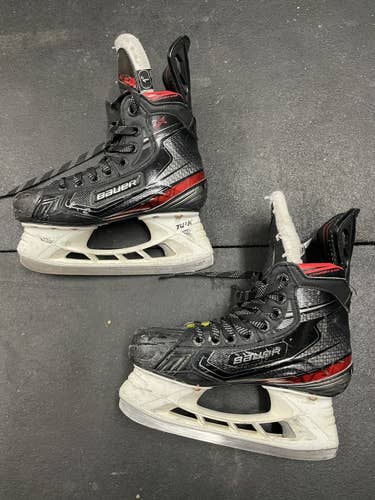Junior Bauer Regular Width Size 1 Vapor 2X Hockey Skates