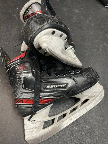 Used Bauer Regular Width Size 13 Vapor 2X Hockey Skates