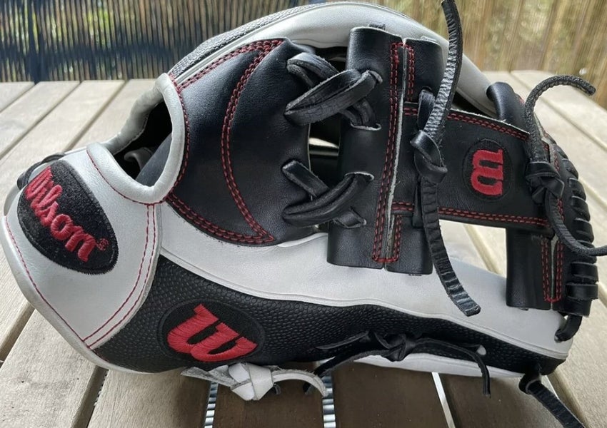 New Right Hand Throw 11.75" A2000 1786 Baseball Glove