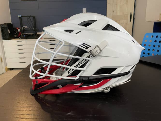 White Adult Player's Cascade S Helmet