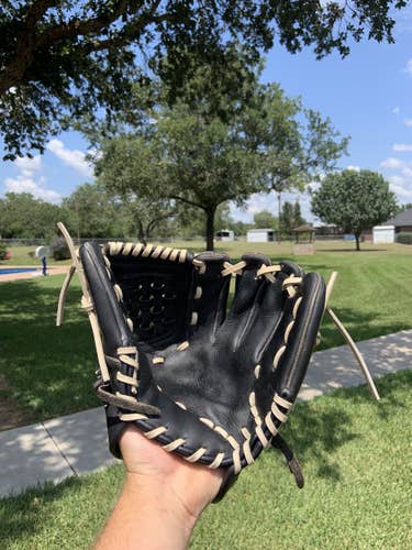 Black High School/College Pitcher's 11.5" Heart of the Hide Baseball Glove