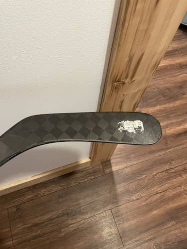 Junior Right Handed  Nexus 2N Pro Hockey Stick