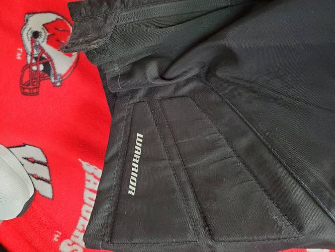 Black Junior Used XL Warrior Covert DT2 Hockey Pants