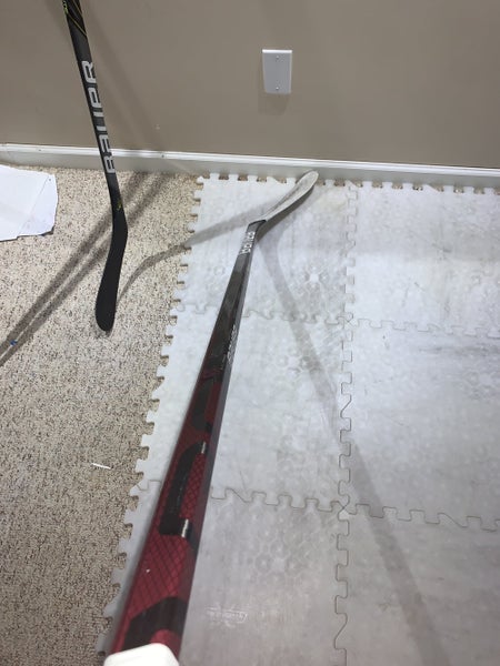 Maroon RH P28 Bauer Flylite 72 Flex Intermediate