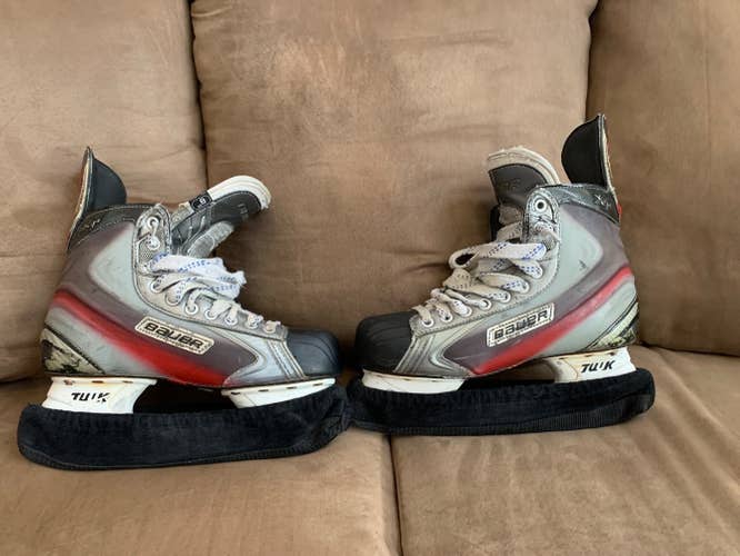 Used Bauer Extra Wide Width  Size 8 Vapor X 7.0 Hockey Skates