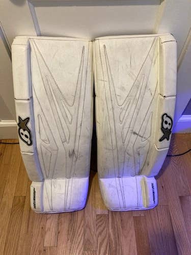 White Used Intermediate 30+1 Brian's GNETiK 8.0 Goalie Leg Pads