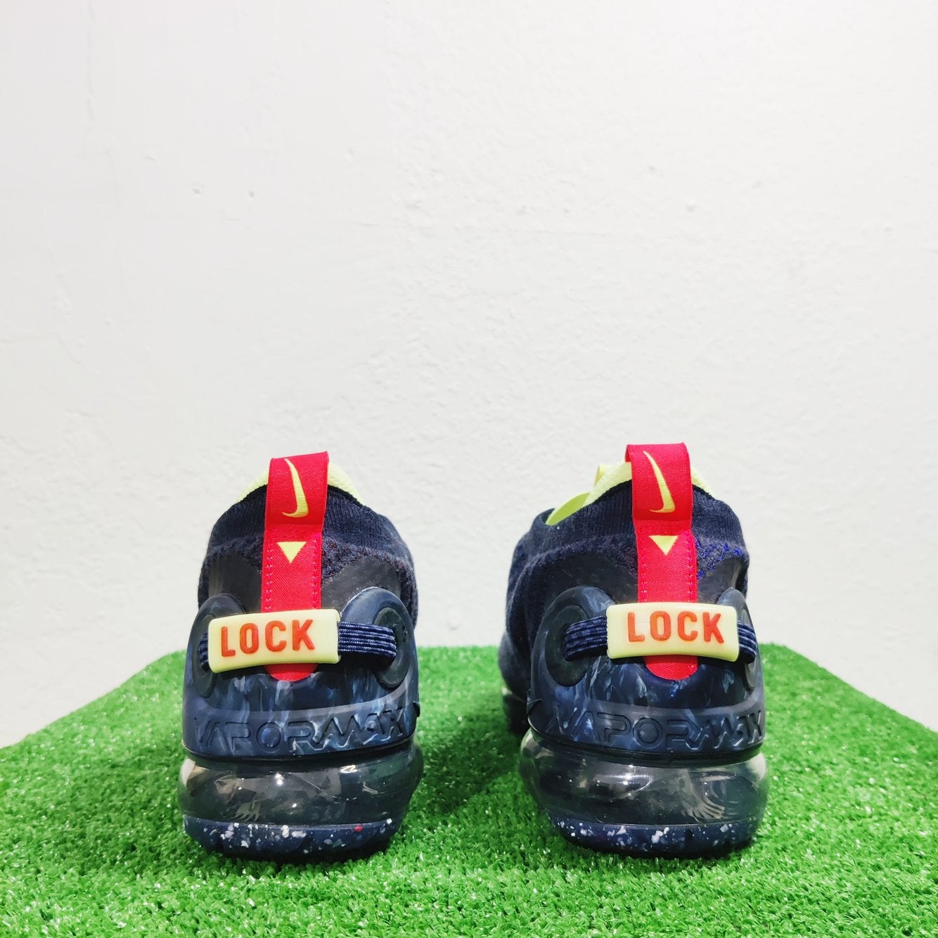 vapormax obsidian siren red