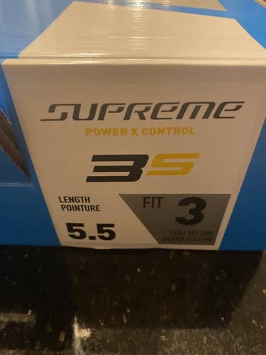 Junior Bauer Wide Width  Size 5.5 Supreme 3S Hockey Skates