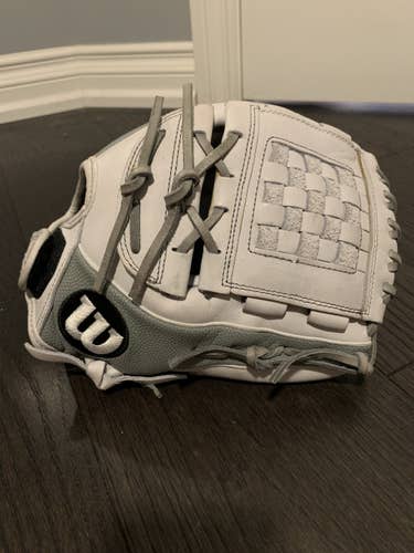 Gray New High School/College Wilson Right Hand Throw Infield A2000 Softball Glove 12"