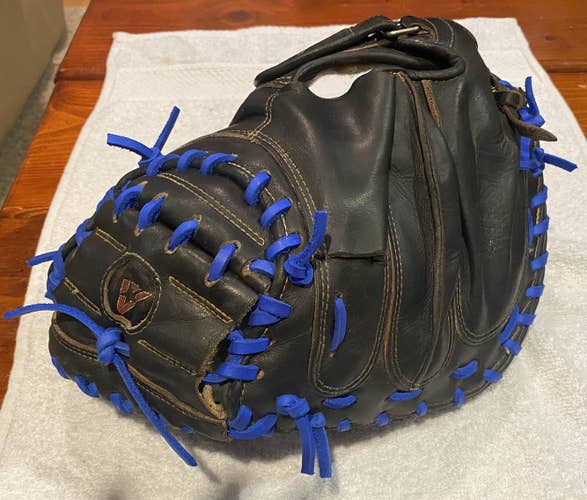 High School/College Right Hand Throw 33.5" CM3000SBK Catcher's Glove