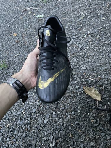 Black Used Men's Size 9.0 (Women's 10) Nike Vapor Cleats