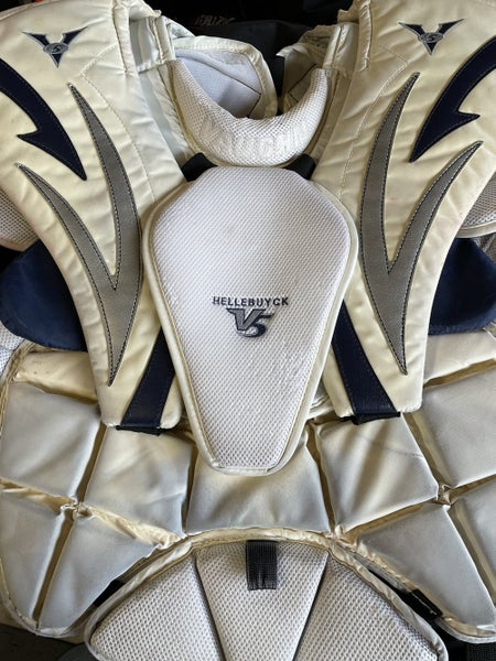 Connor Hellebuyck V5 XL Chesty