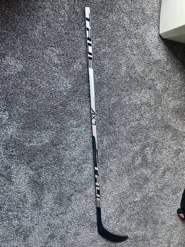 Senior Right Handed Mid Pattern  Ax7 Hockey Stick