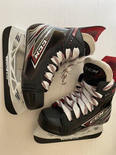 CCM FT2 Youth Hockey Skates- brand new