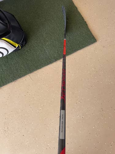 CCM Jetspeed FT4 Pro Senior hockey stick, RETAIL VERSION- 75 flex- P90TM…. RIGHT HANDED... NEW!