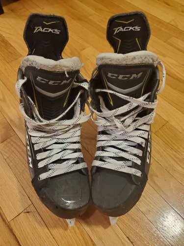 Used Senior CCM Tacks Vector Plus Hockey Skates Regular Width Size 8