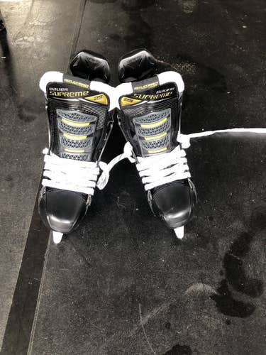 Senior Bauer Regular Width Pro Stock Size 8.5 Supreme 2S Pro Hockey Skates