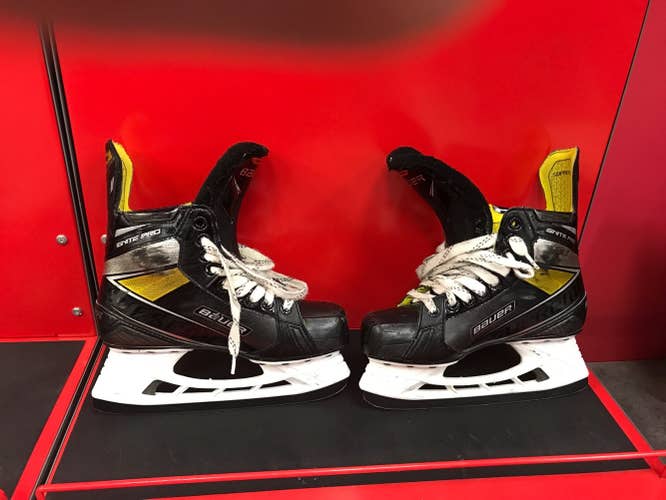 Junior Bauer  Size 5.5 Ignite Hockey Skates