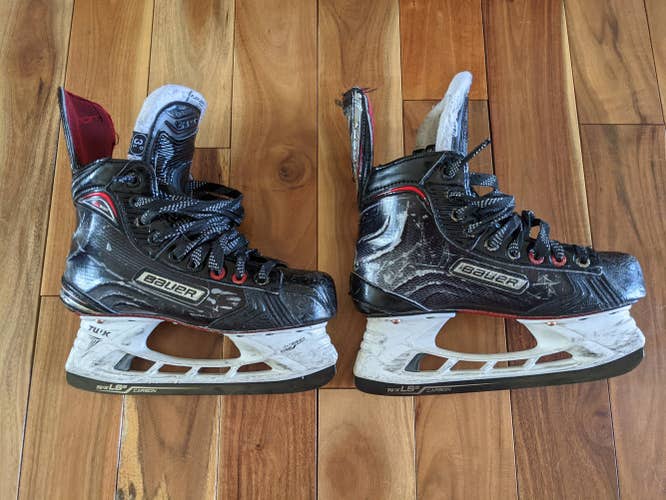 Junior Used Bauer Vapor X900 Hockey Skates Size 3.5