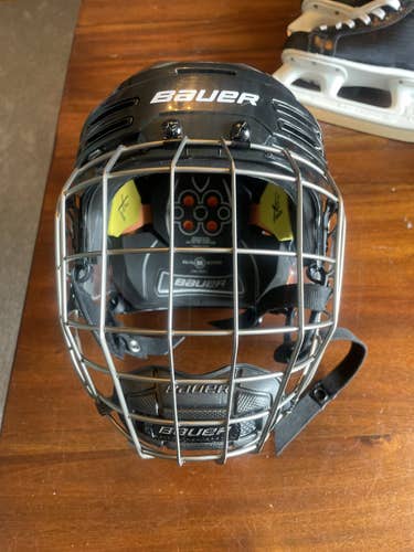 Black Used Senior Medium Bauer Re-Akt Helmet