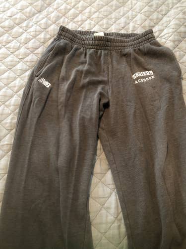 Boston U Men’s Lacrosse Team Issued New Balance Sweatpants